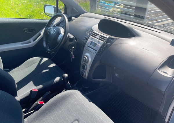 Toyota Yaris cena 18889 przebieg: 116000, rok produkcji 2007 z Puławy małe 301